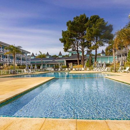 Howard Johnson Hotel & Convention Center Madariaga - Carilo Dış mekan fotoğraf