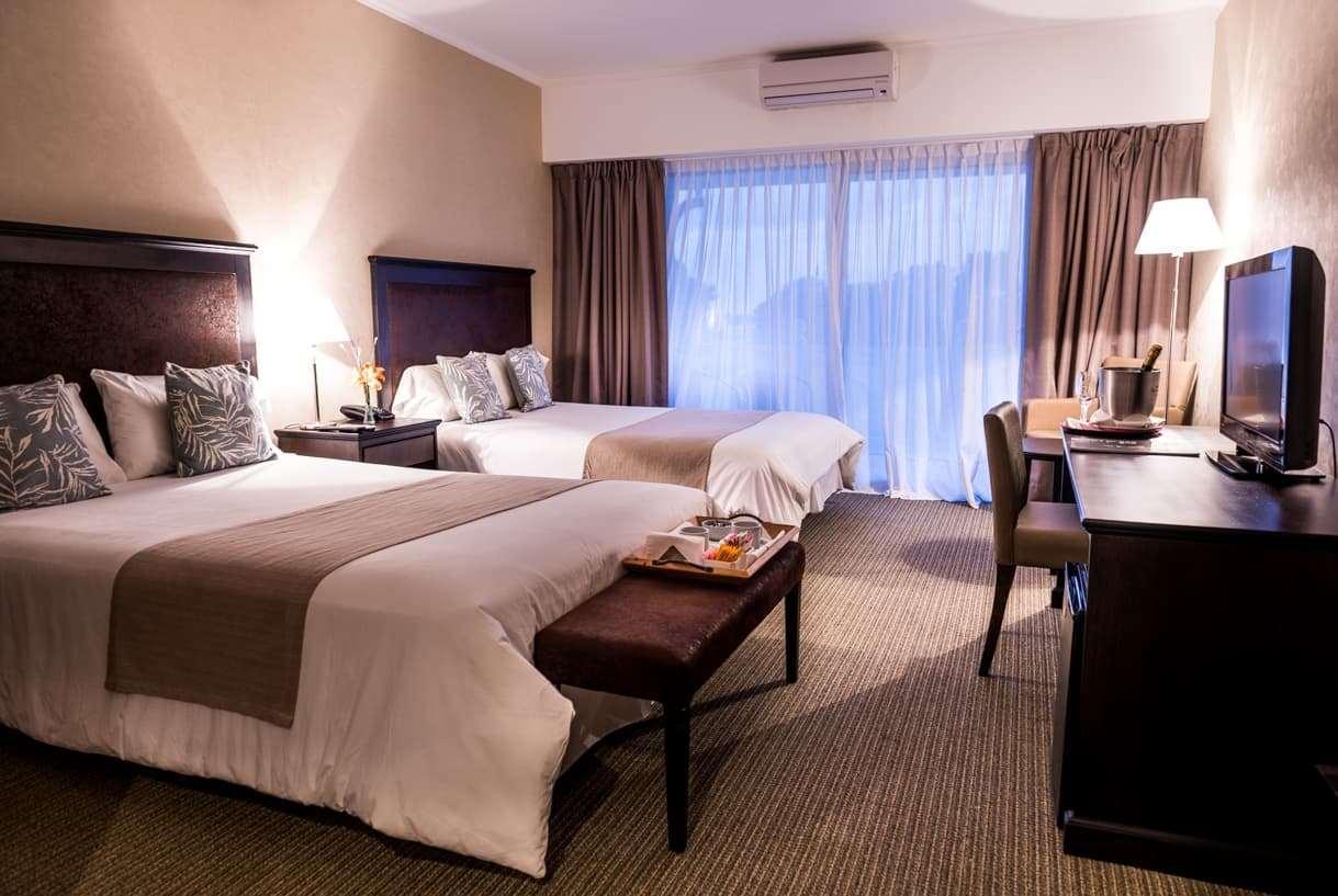 Howard Johnson Hotel & Convention Center Madariaga - Carilo Dış mekan fotoğraf