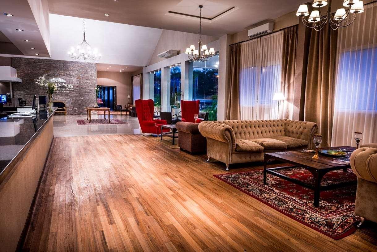 Howard Johnson Hotel & Convention Center Madariaga - Carilo Dış mekan fotoğraf