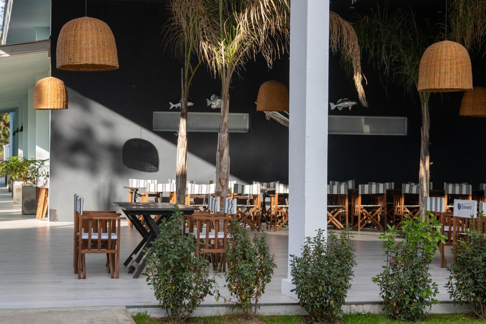 Howard Johnson Hotel & Convention Center Madariaga - Carilo Dış mekan fotoğraf
