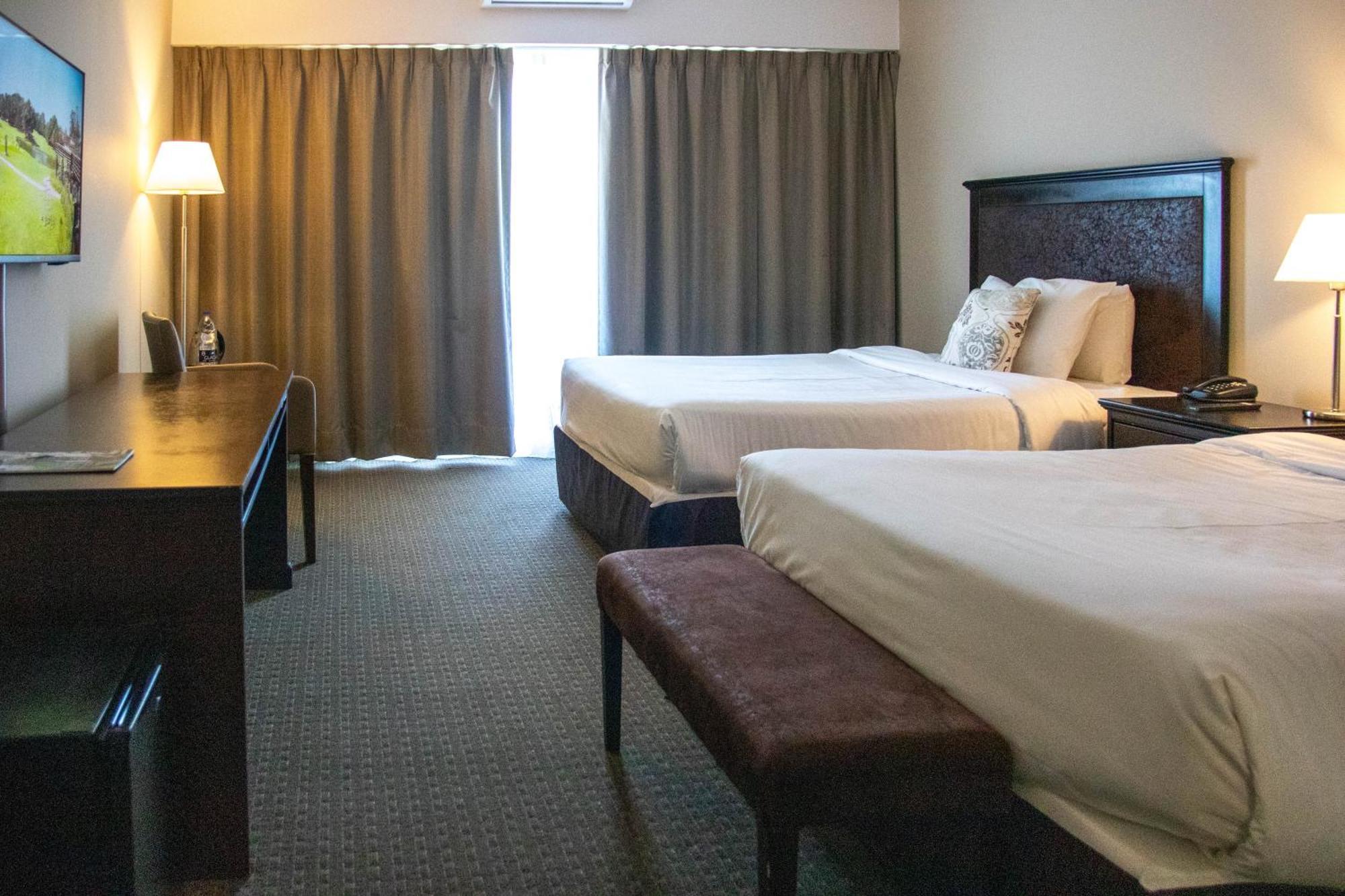 Howard Johnson Hotel & Convention Center Madariaga - Carilo Dış mekan fotoğraf