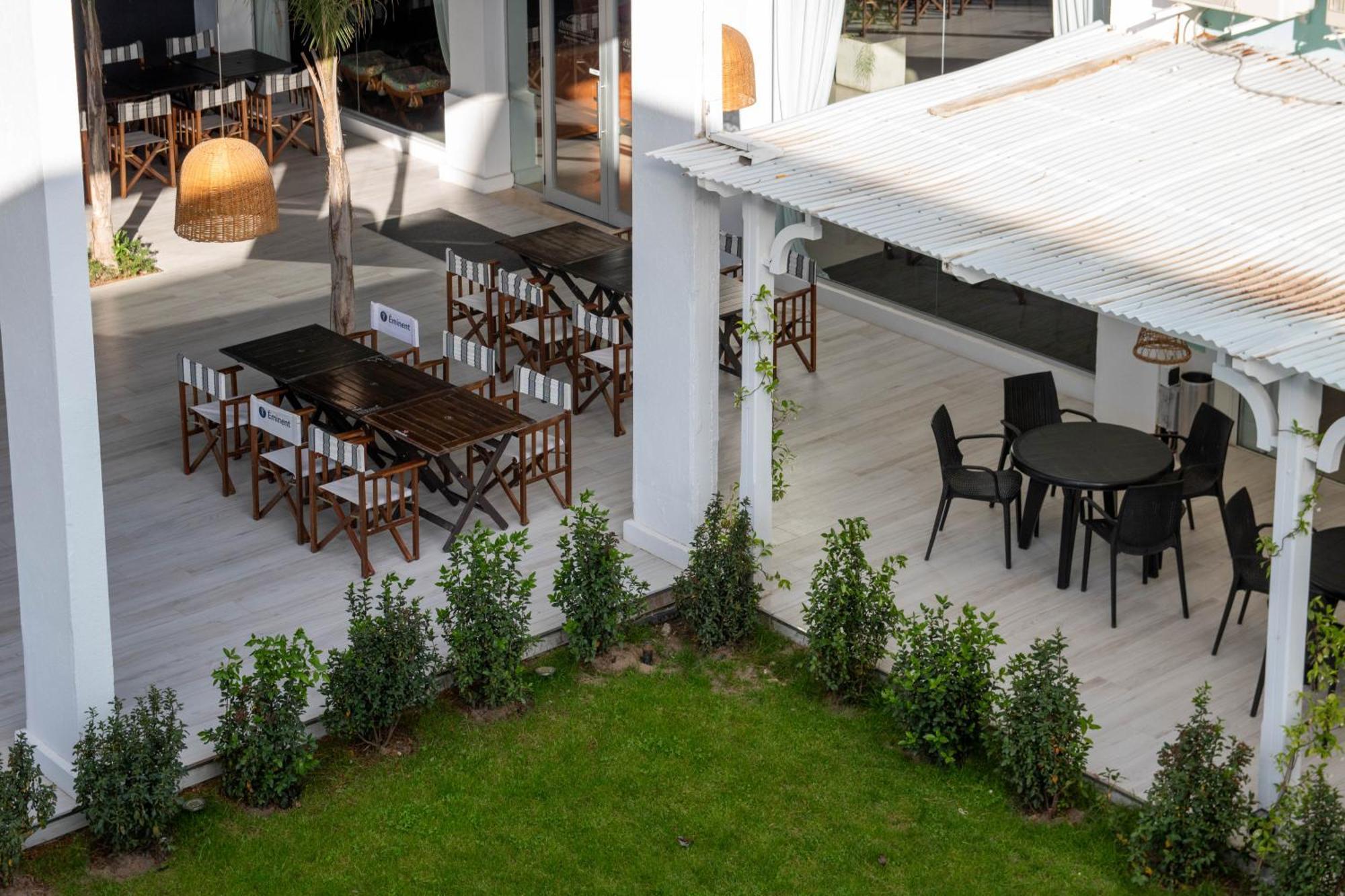 Howard Johnson Hotel & Convention Center Madariaga - Carilo Dış mekan fotoğraf